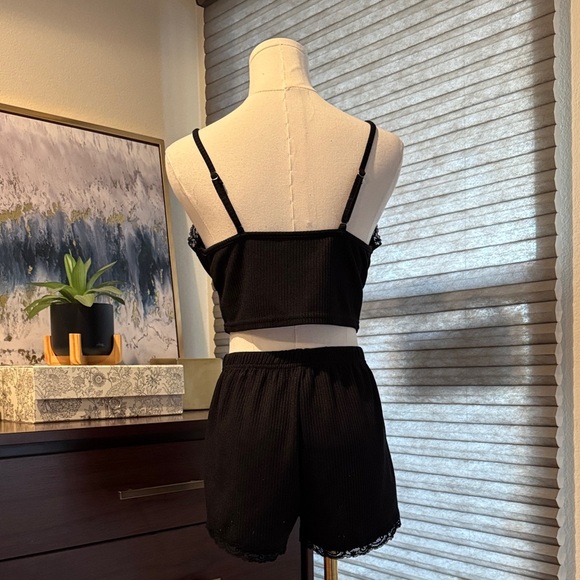 Woman's Black Lace Trim Ribbed Sleepwear Set. Size M - Picture 4 of 6